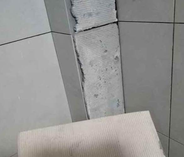 桐乡瓷砖空鼓维修公司分享下厨房瓷砖脱落的补救措施。